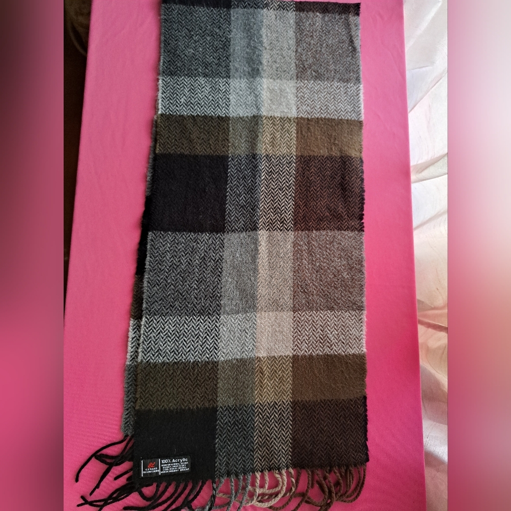 V. FRAAS Scarf